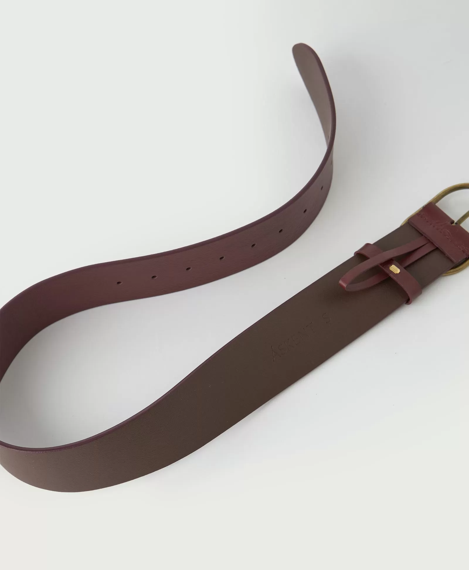 Ремень с овальной пряжкой. Цвет: бордовый. Вид 2