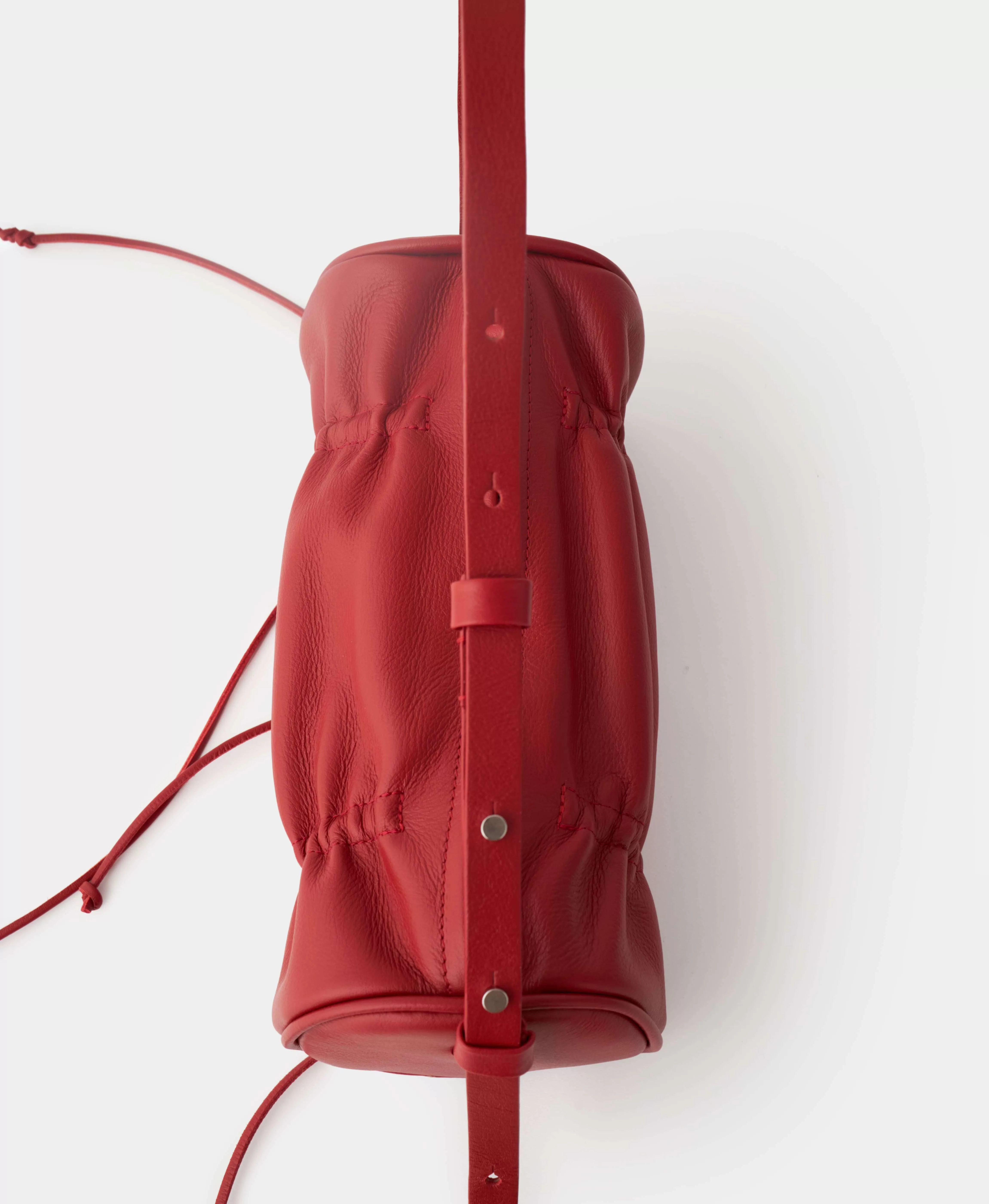 СУМКА BISSA / FOLDED. Цвет: lipstick red. Вид 4