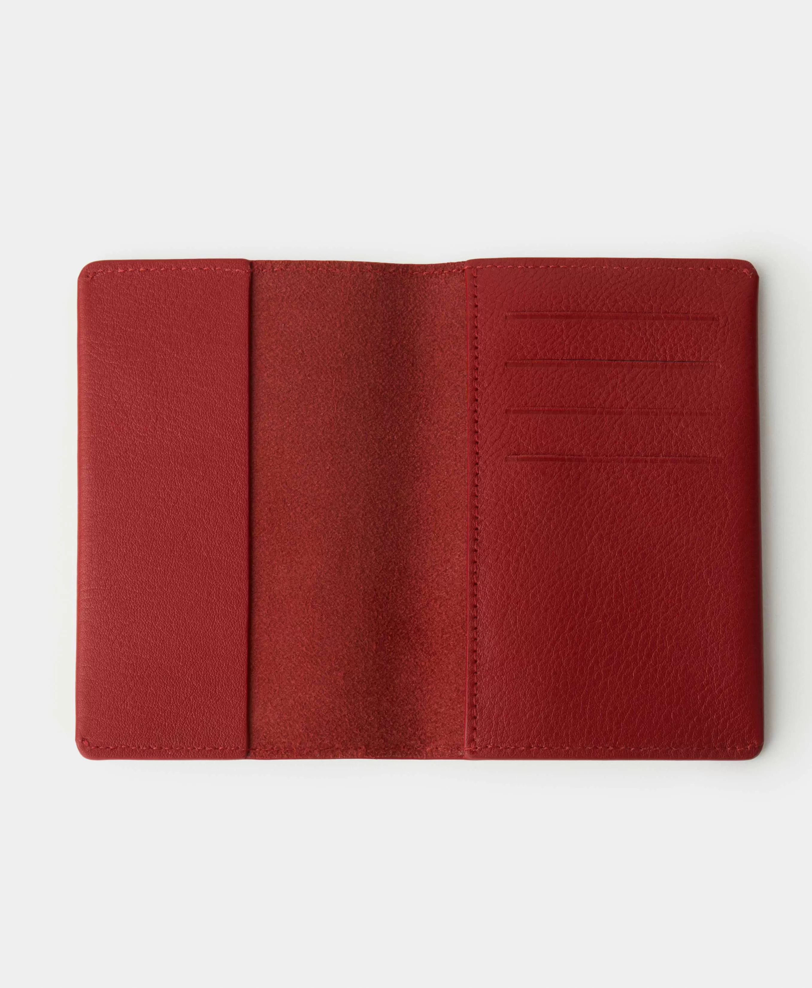 ОБЛОЖКА ДЛЯ ПАСПОРТА С ОТДЕЛЕНИЯМИ ДЛЯ КАРТ. Цвет: lipstick red. Вид 2