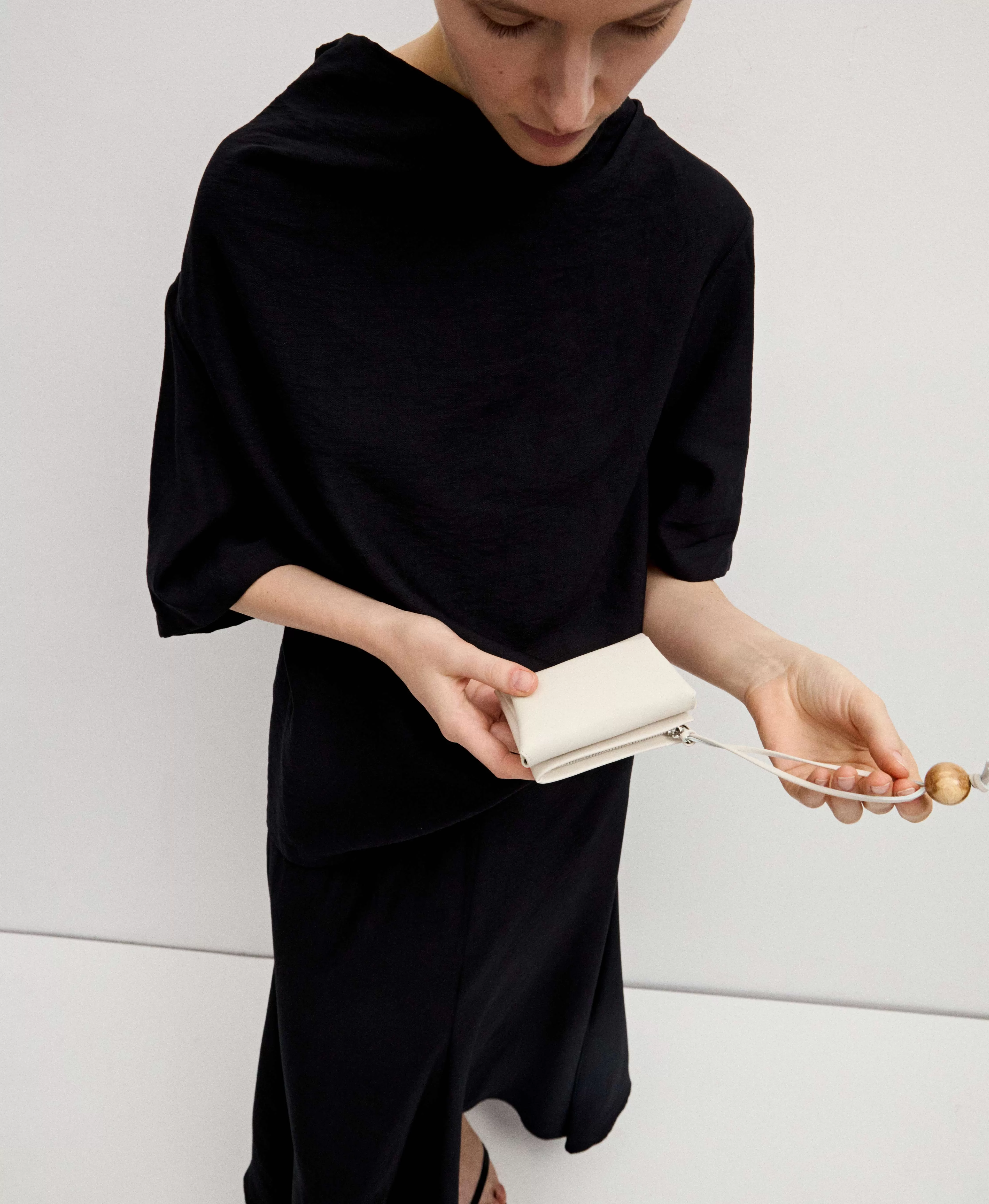 МИНИ-ПОРТМОНЕ ENVELOPE. Цвет: off white. Вид 3