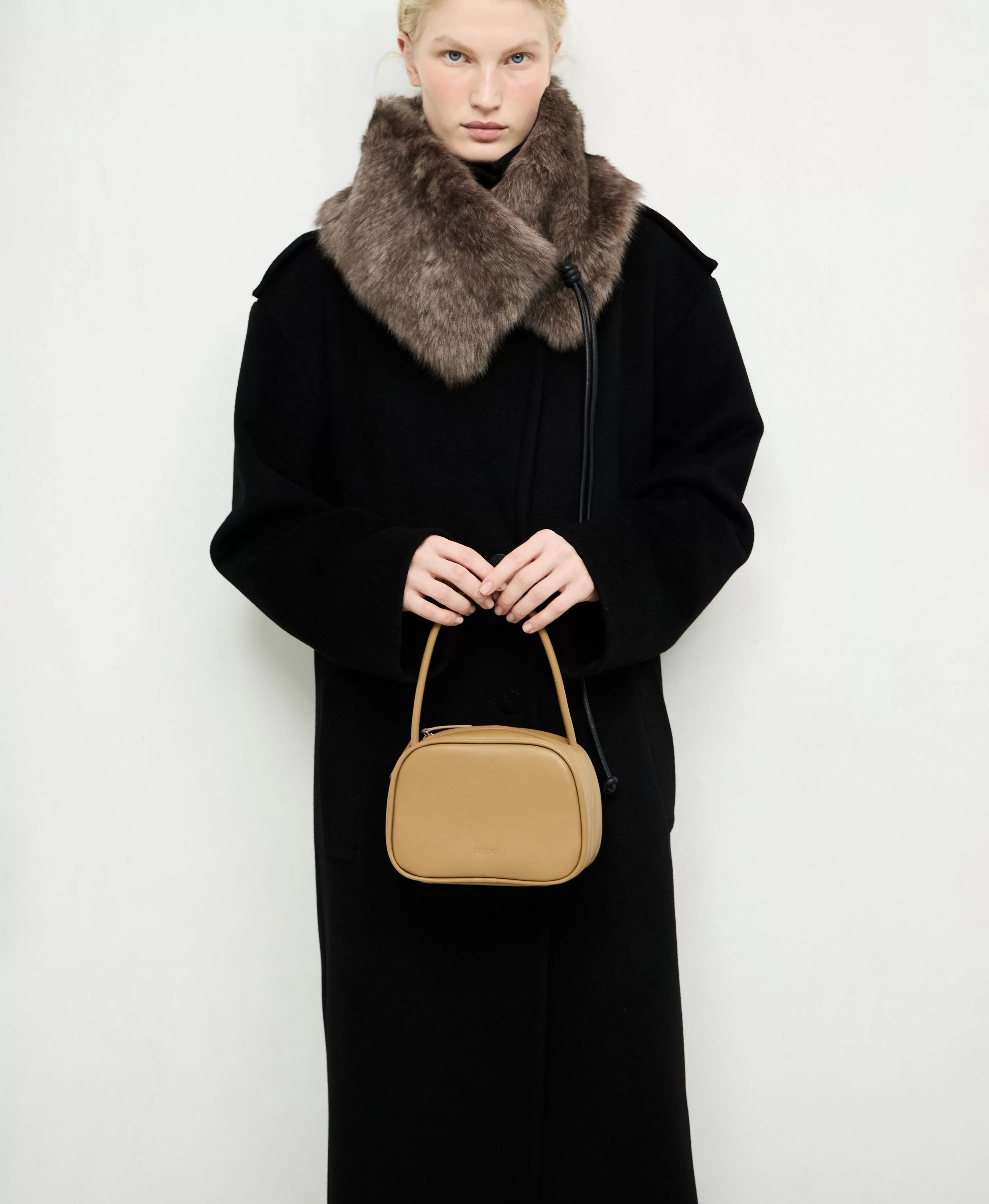 СУМКА BOWLING/ MINI. Цвет: tobacco brown. Вид 6