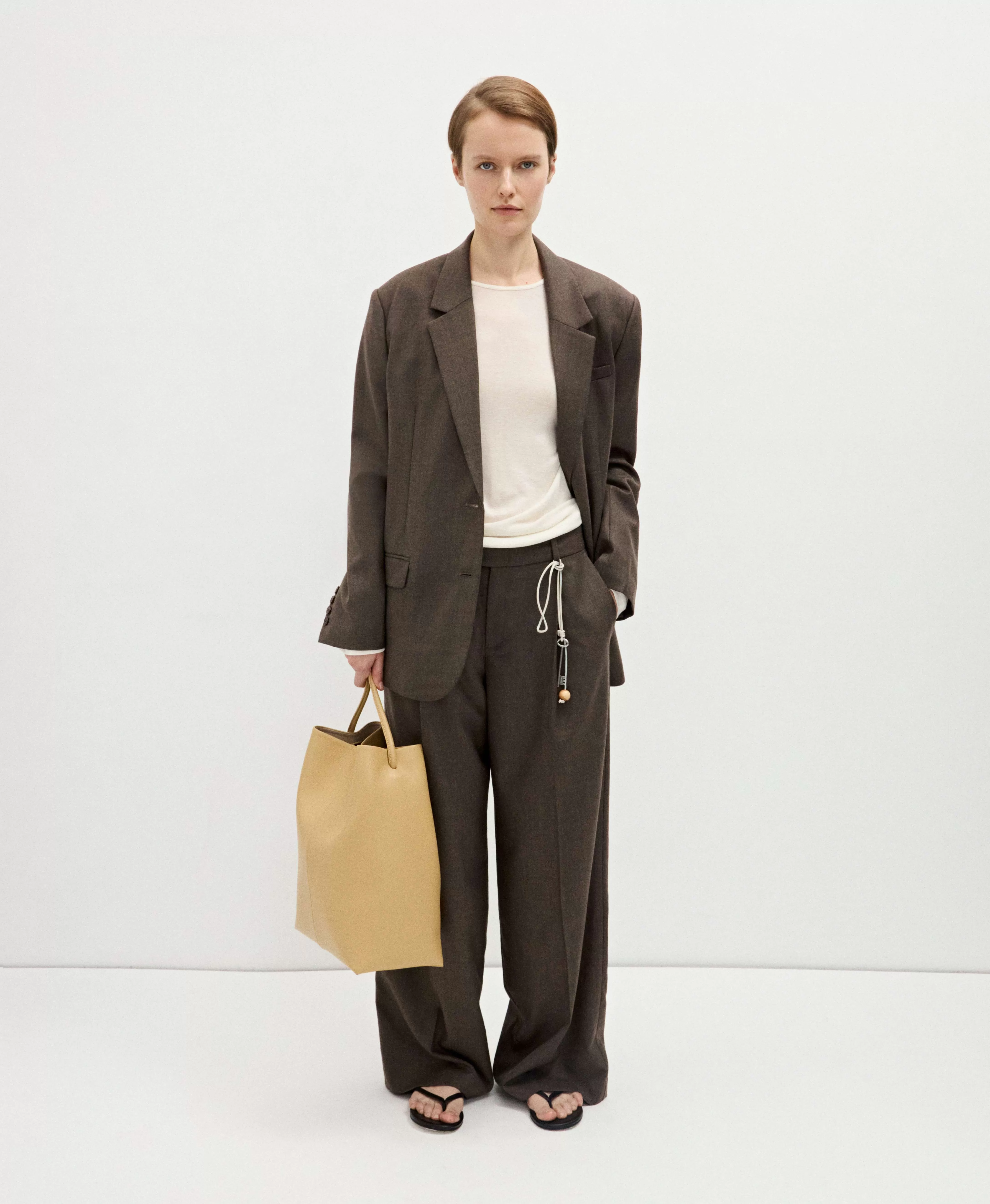 БРЕЛОК KEY. Цвет: off white. Вид 3