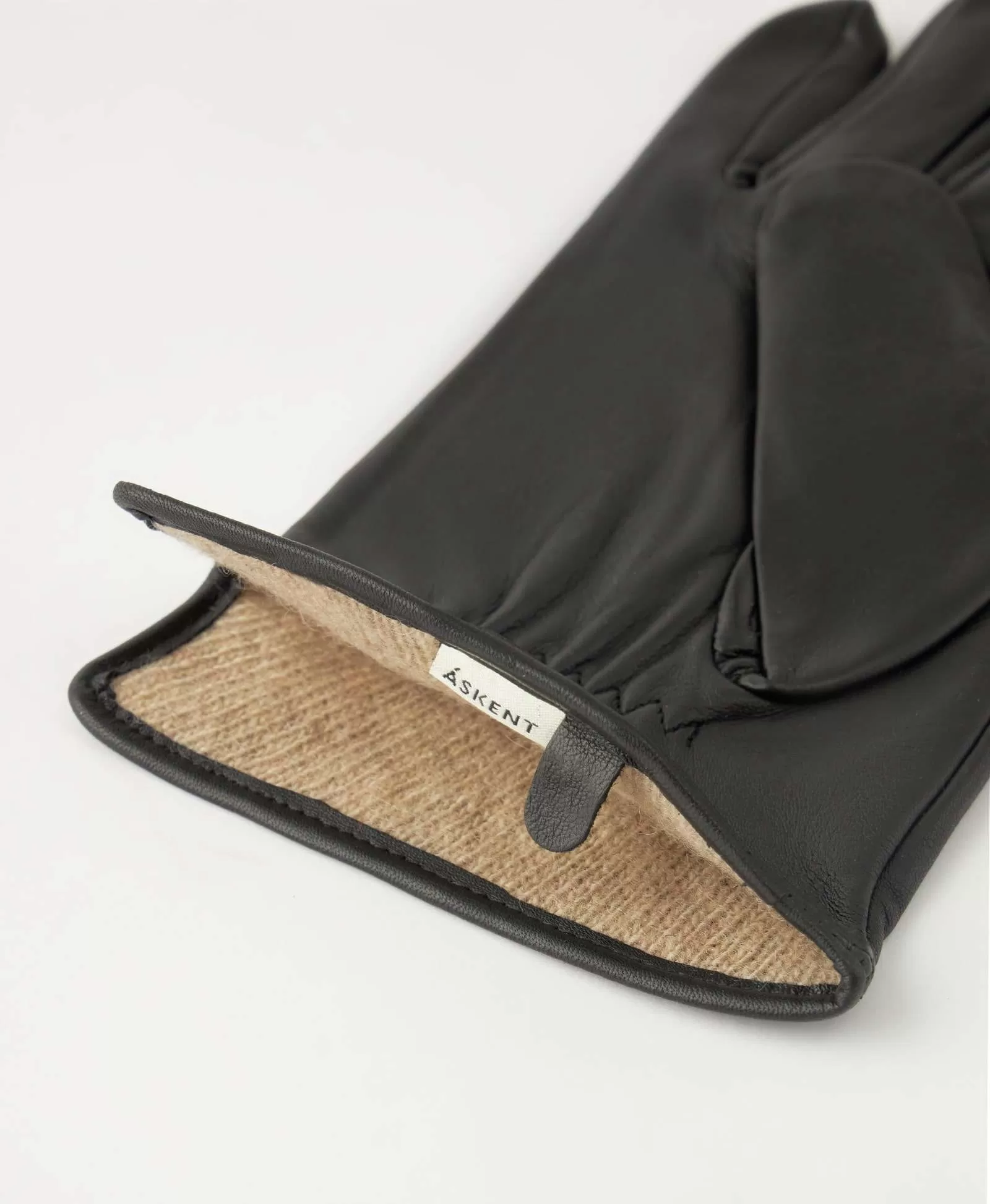 ПЕРЧАТКИ С ОБЪЕМНЫМИ ШВАМИ. Вид 1