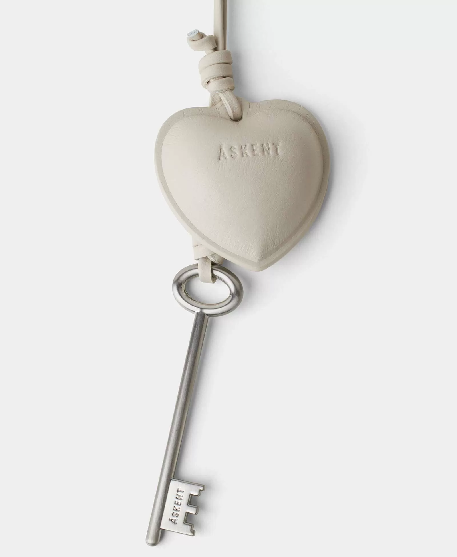 Подвеска KEY TO THE HEART. Цвет: молочный. Вид 4