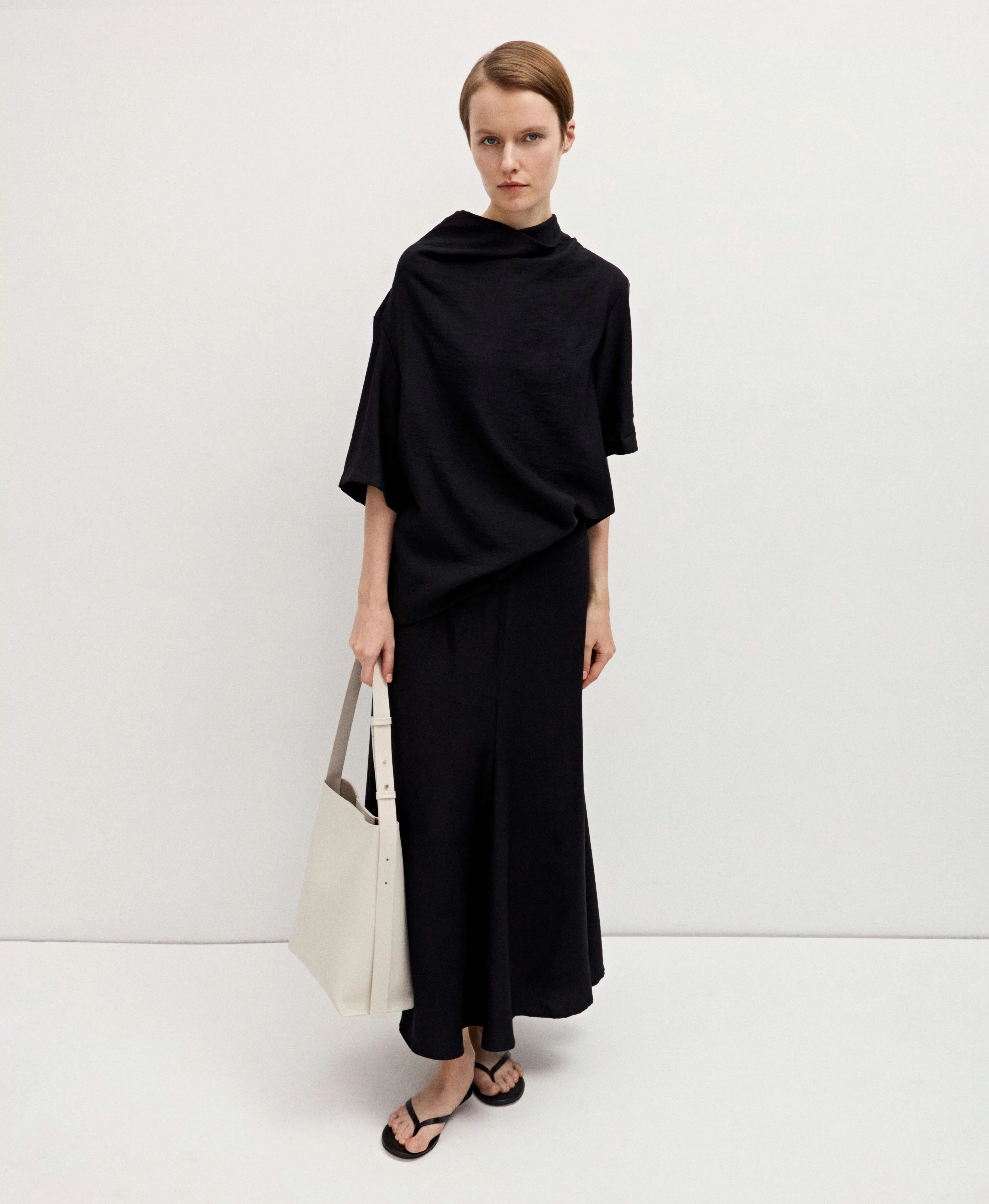 Сумка-тоут на широком ремне. Цвет: off white. Вид 2