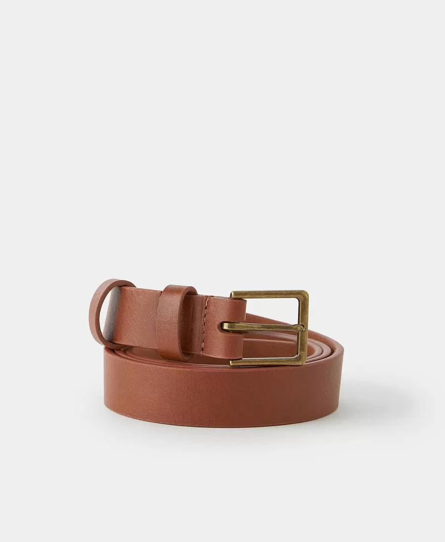 Ремень из фактурной кожи с золотой пряжкой. Вид 1